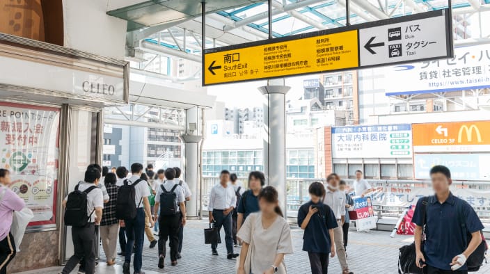 ③左へお進みください。