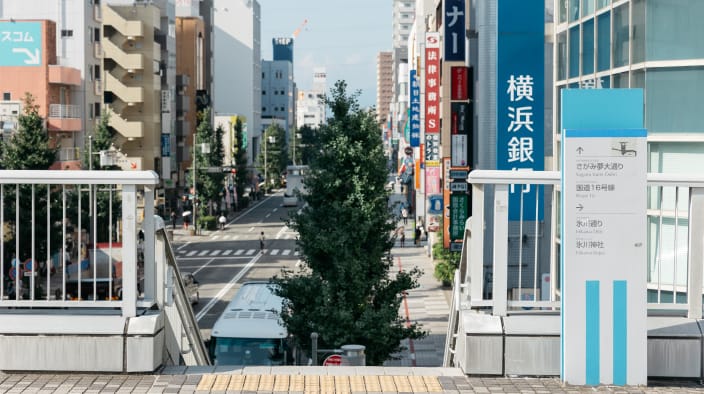 ⑥階段を下ります。