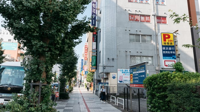 ⑦階段を下りた後、まっすぐお進みください​。